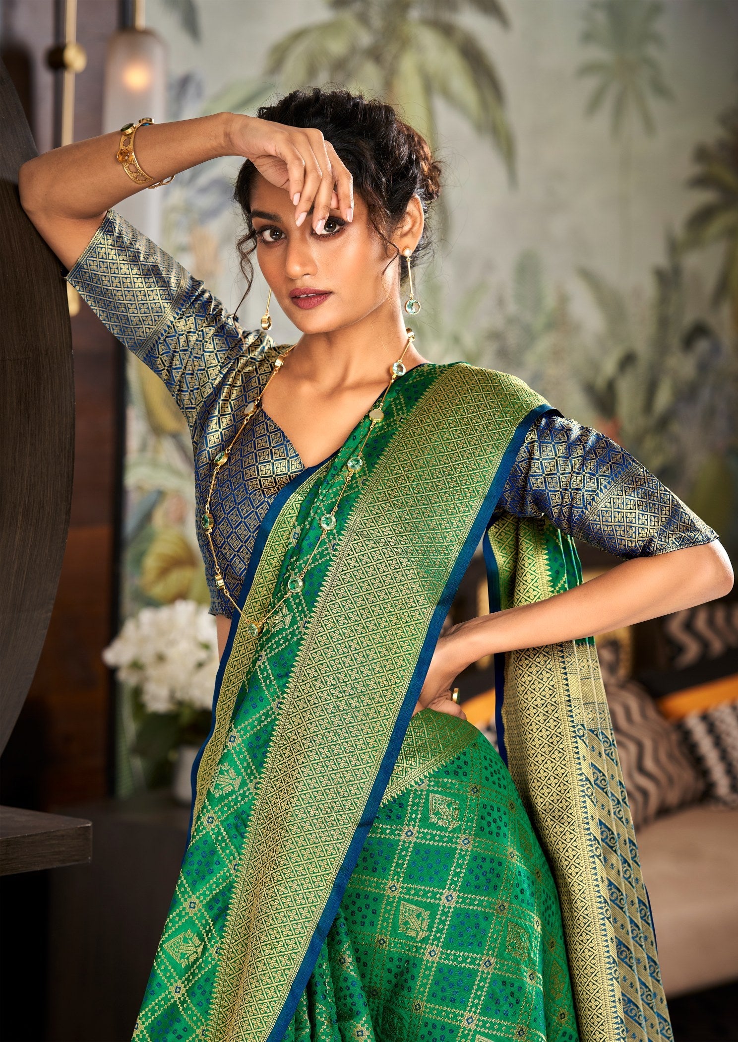 Elegant Green Handloom Patola Saree: Tradition and Sophistication in One Weave