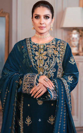 Elegant Blue Velvet Pakistani Suit with Exquisite Embroidery for Weddings & Parties