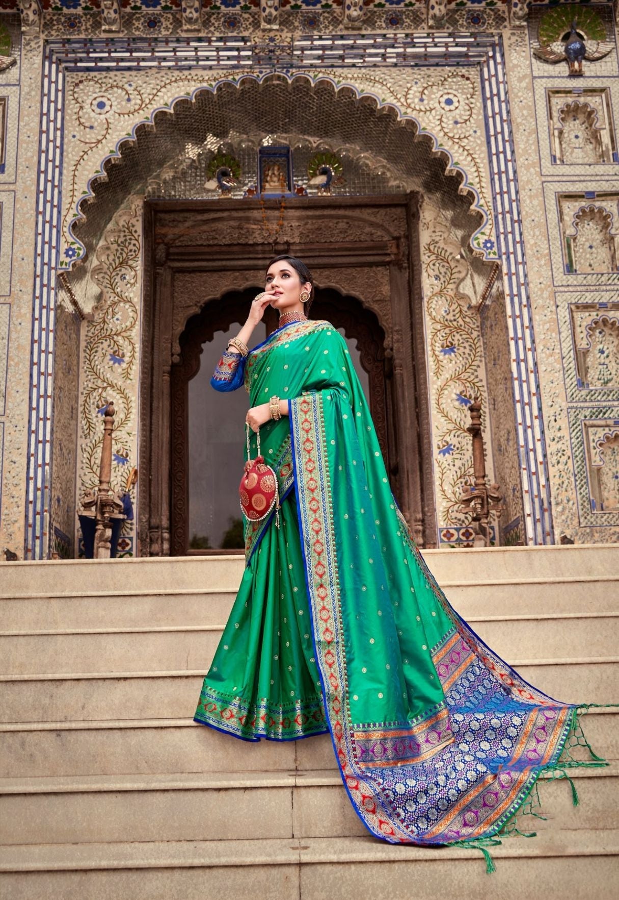 Enchanting Dark Green Silk Saree: Elegance and Glamour for Parties and Weddings