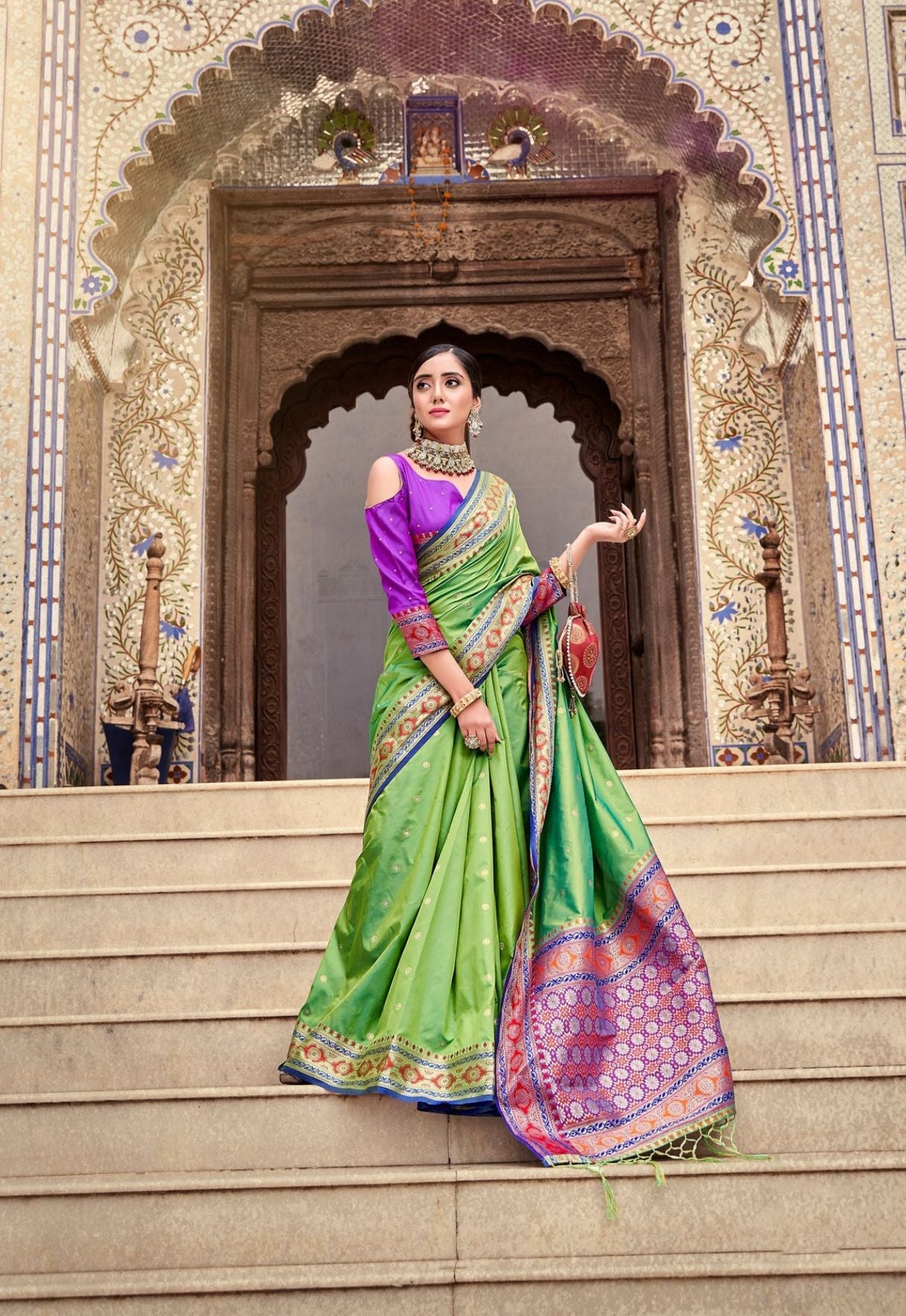 Enchanting Green Soft Silk Saree with Designer Border & Pallu for Parties and Weddings