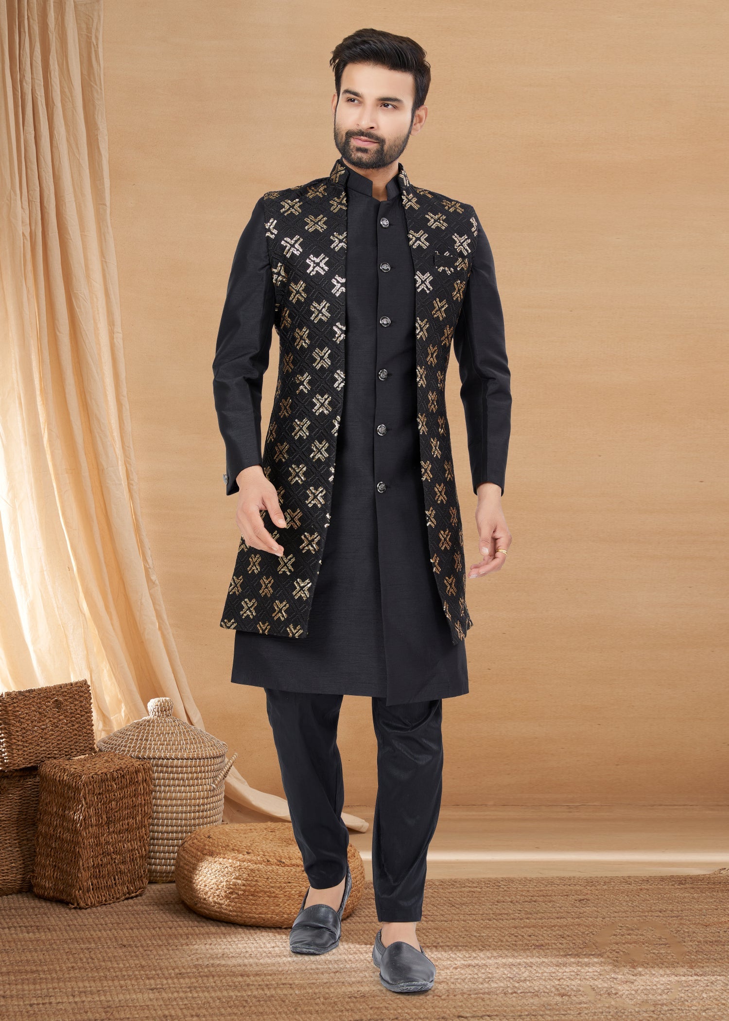 Black Indo Western Sherwani Men's Kurta with Elegant Embroidery