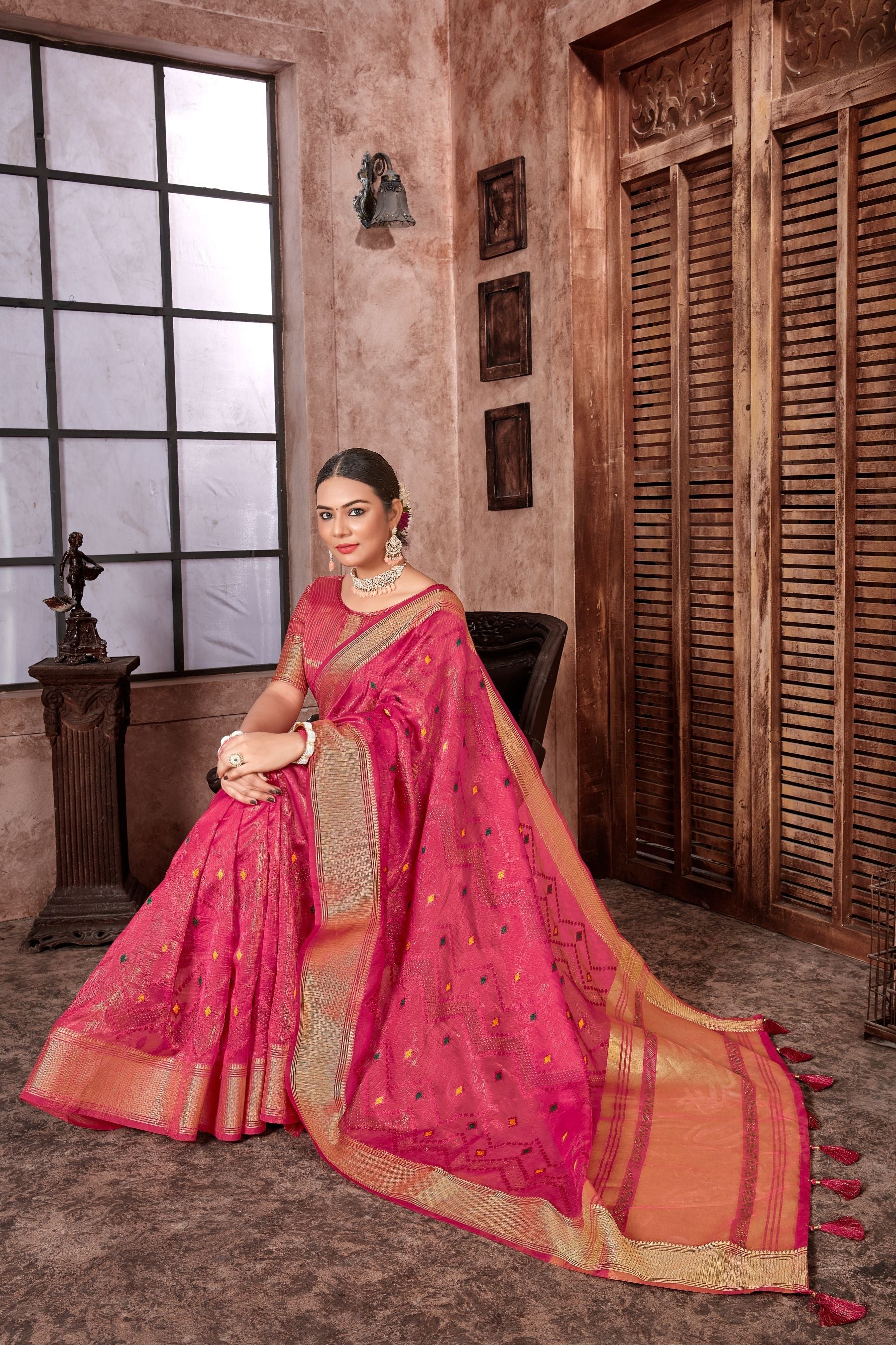 Enchanting Blush: Light Pink Soft Silk Saree for Weddings & Parties